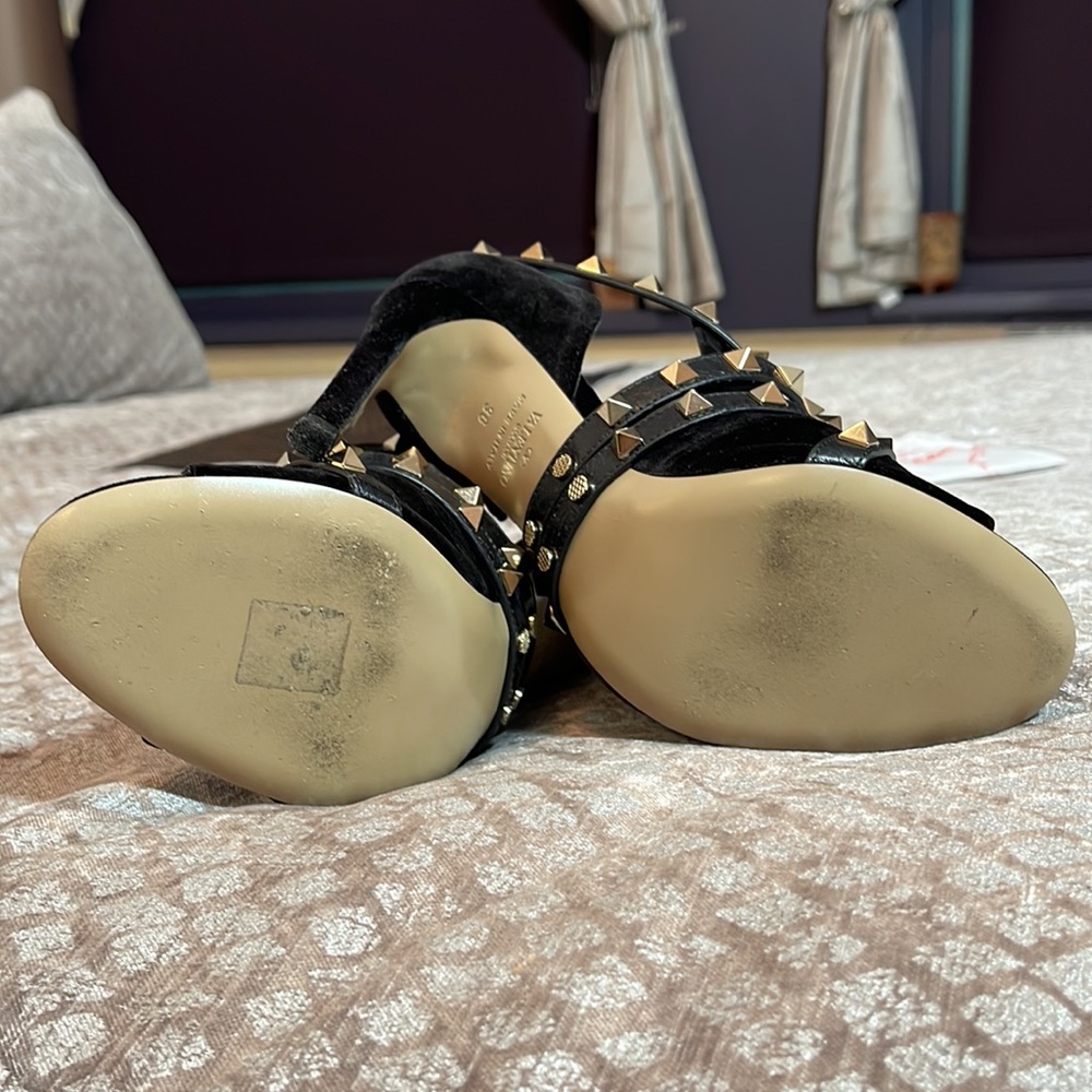 Gorgeous Black Velvet Valentino Rockstud Peep Toe Heels Size 36 - Picture 6 of 8